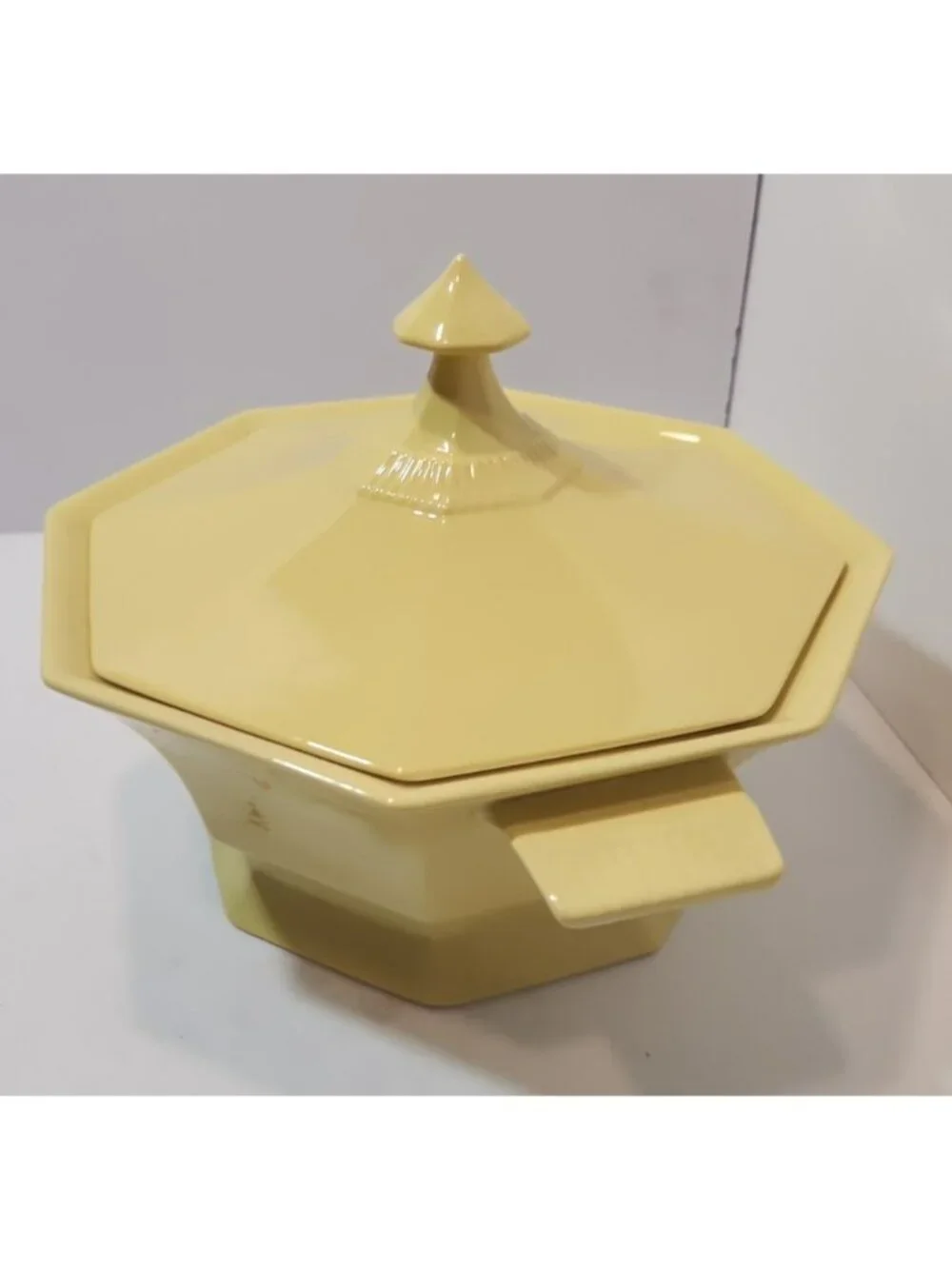 Vtg Independence Ironstone Daffodil Yellow Covered Serving Bowl/Casserole